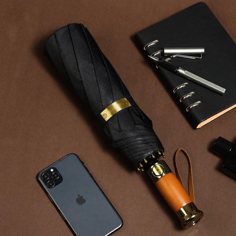 Solid Wood Handle Three-Fold Umbrella